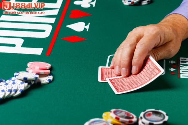 Hành động người chơi có thể làm khi đánh poker ăn tiền