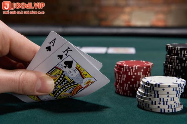 Hướng dẫn cách chơi Poker tiền thật